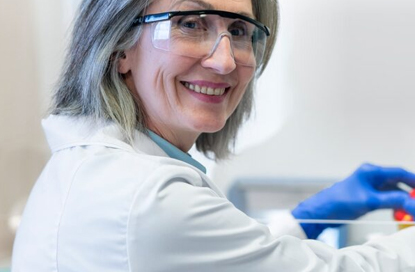 Trí chomhtháthú an tionscail, an saol acadúil agus an taighde a neartú, tá bonn T&F nua tógtha ag Shanghai Dengsheng Instrument le go leor institiúidí barrmhaithe.